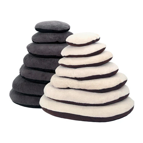 51 Degrees North Sheep Ovales Hundekissen 3 51 Degrees North Sheep Ovales Hundekissen